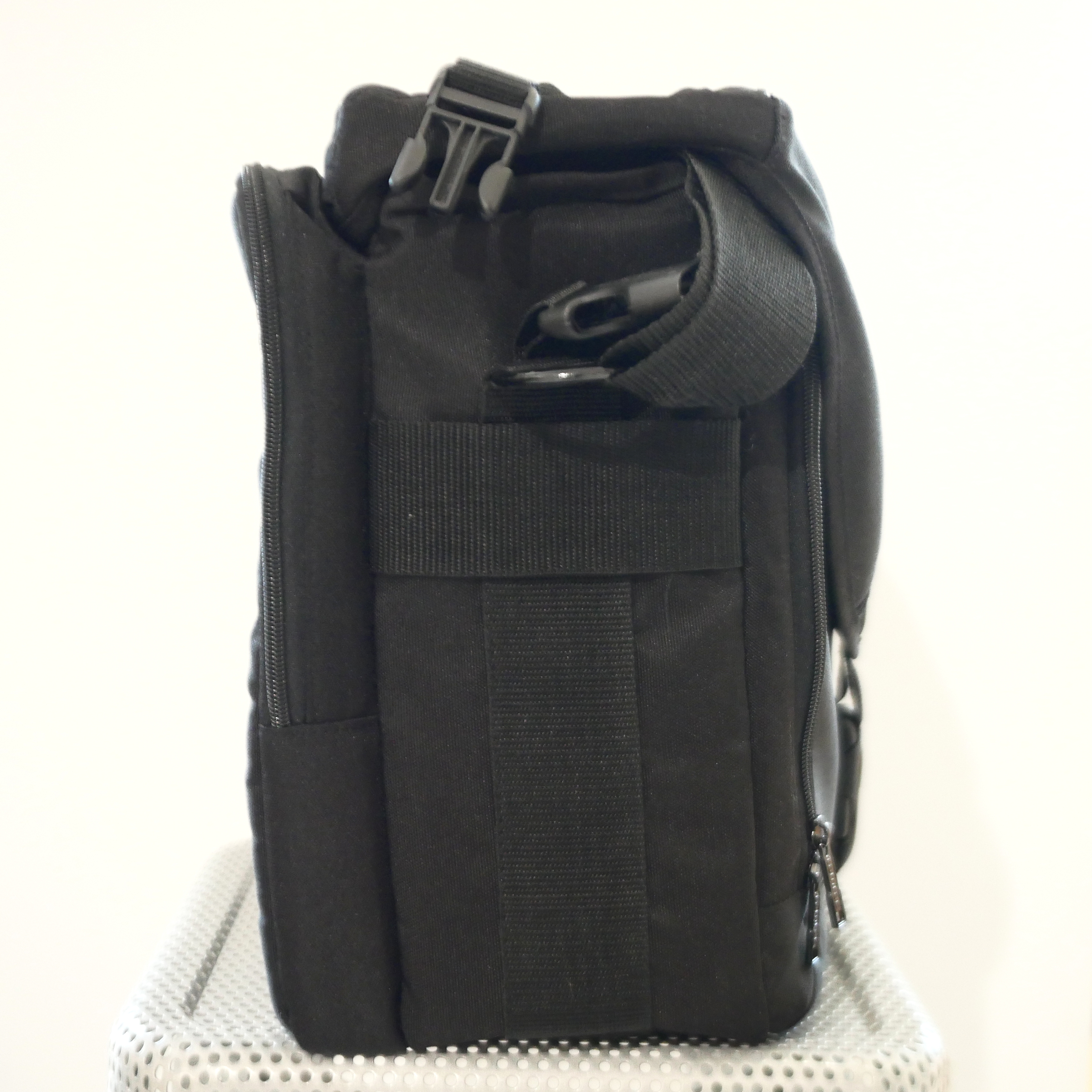 S-H-YT6WSS_4.jpg - Tamrac Messenger Turbo Cyberpro Bag - Image 3